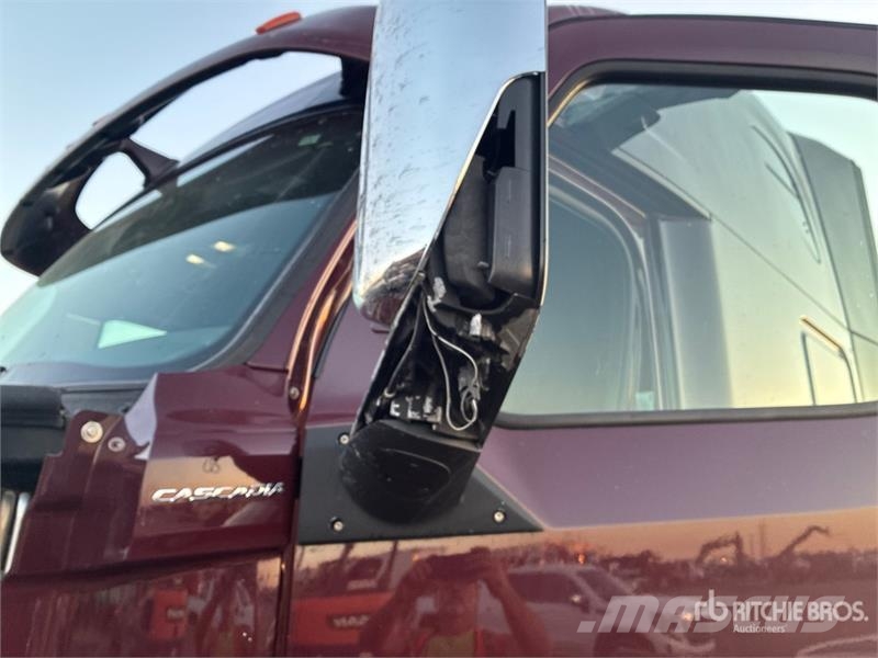 Freightliner Cascadia 126 Седельные тягачи