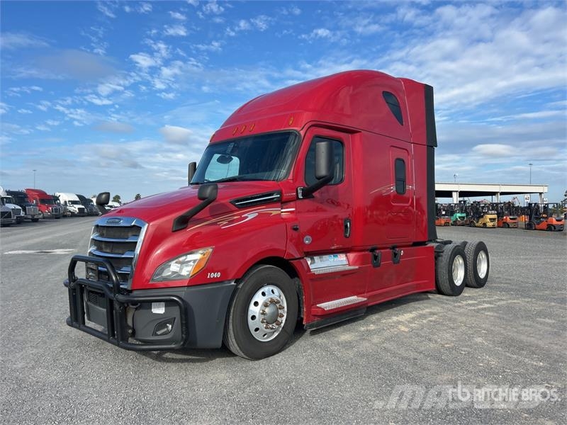 Freightliner Cascadia 126 6x4 T/A Sleeper Truck Tractor وحدات الجر