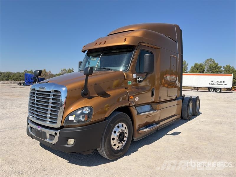 Freightliner Cascadia 125 6x4 T/A Sleeper Truck Tractor Tegljači