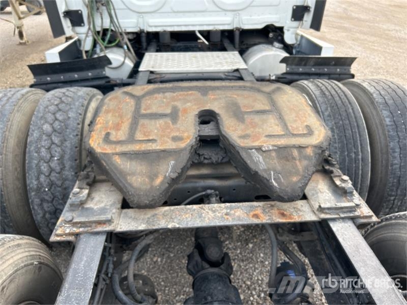 Freightliner Cascadia 125 6x4 T/A Sleeper Truck Tractor 曳引機組件