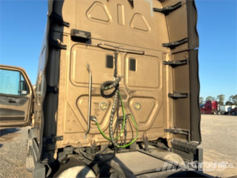 Freightliner Cascadia 125 6x4 T/A Sleeper Truck Tractor Vilcēji