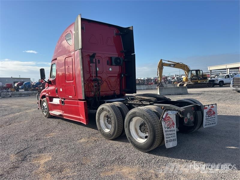 Freightliner Cascadia 125 6x4 T/A Sleeper Truck Tractor Vilcēji