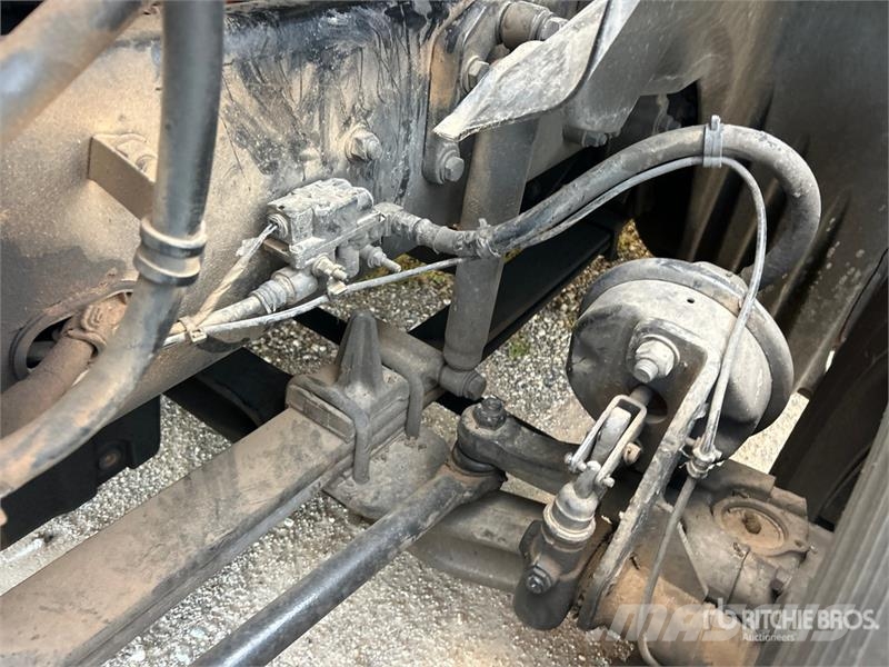 Freightliner Cascadia 6x4 T/A Sleeper Truck Tractor (Inoperable Trekkvogner