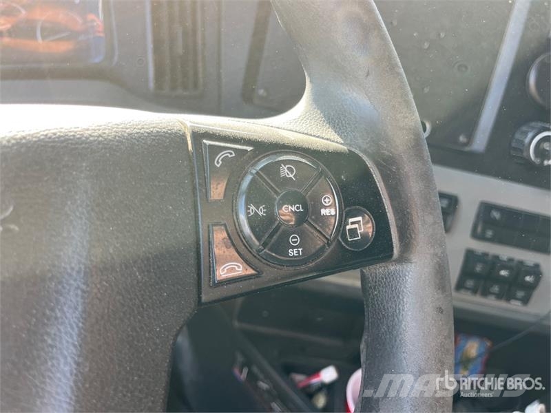 Freightliner Cascadia 126 6x4 T/A Sleeper Truck Tractor Tracteur routier