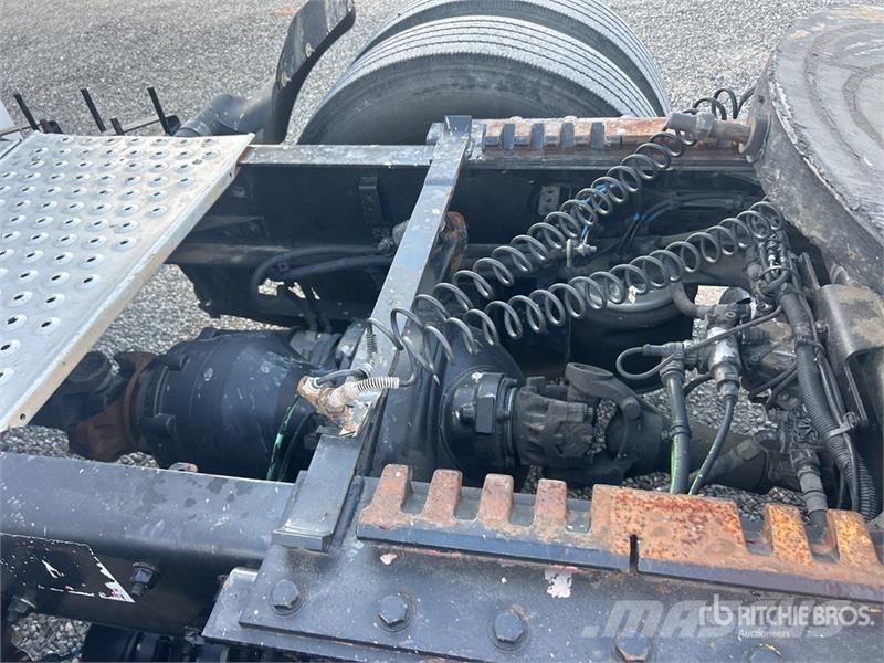 Freightliner Cascadia 125 6x4 T/A Sleeper Truck Tractor Trekkvogner