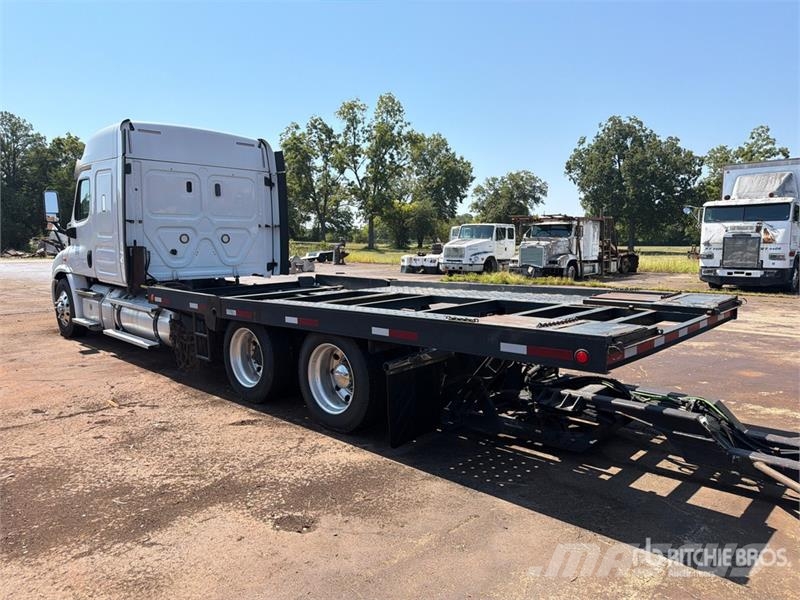 Freightliner Cascadia 113 6x4 Sleeper Car Carrier Truck Trasportatore per veicoli