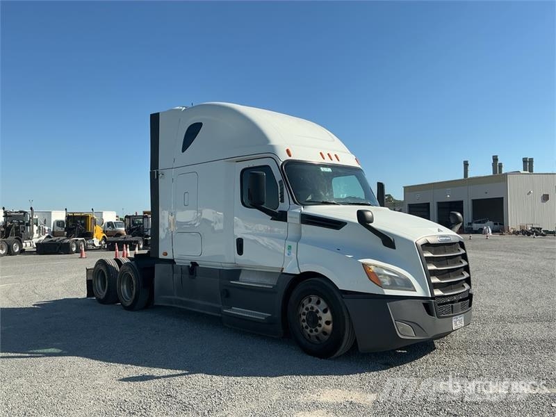 Freightliner Cascadia 126 6x4 T/A Sleeper Truck Tractor وحدات الجر