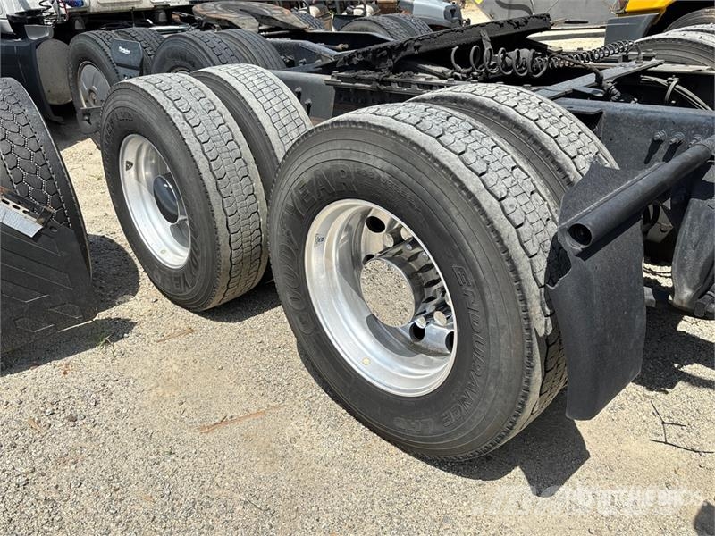 Freightliner Cascadia 126 6x4 T/A Sleeper Truck Tractor (Inoper Τράκτορες