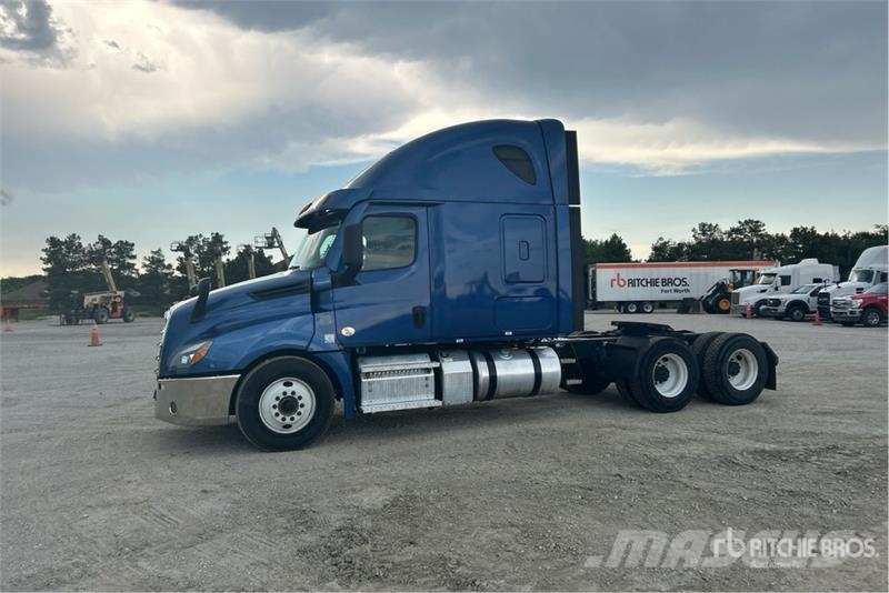 Freightliner Cascadia 126 6x4 T/A Sleeper Truck Tractor Tractor Units