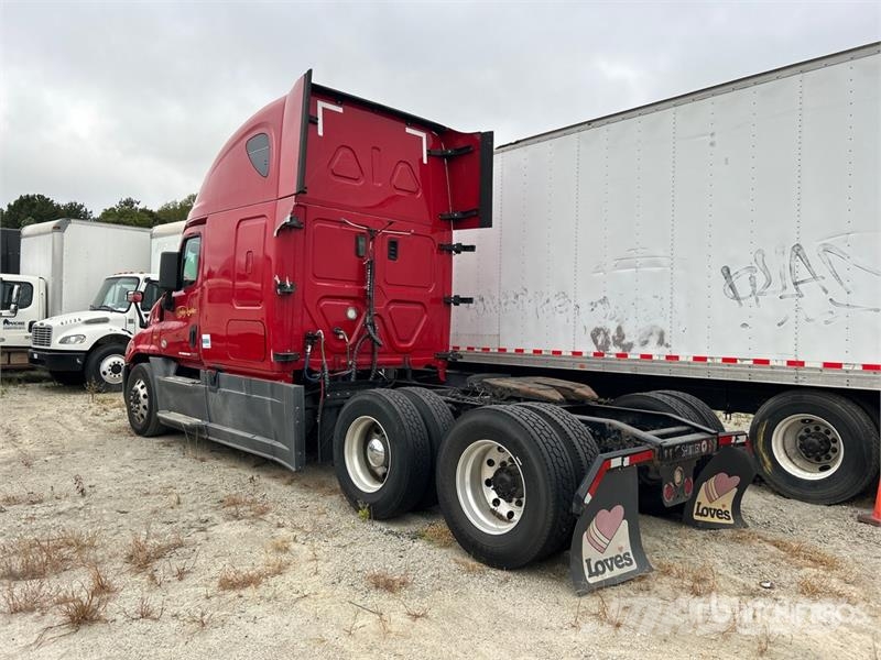 Freightliner Cascadia 125 6x4 T/A Sleeper Truck Tractor (Inoper Влекачи