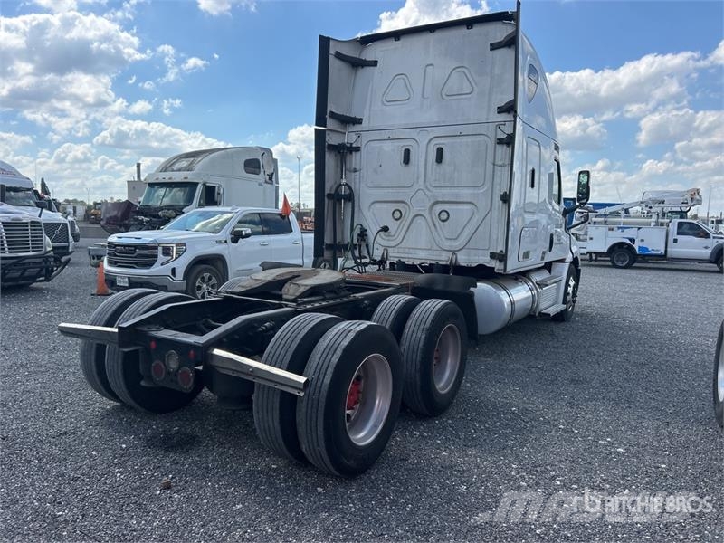 Freightliner Cascadia 126 6x4 T/A Sleeper Truck Tractor (Inoper Autotractoare