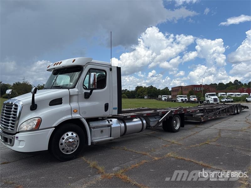 Freightliner Cascadia 113 Camiones portacoches