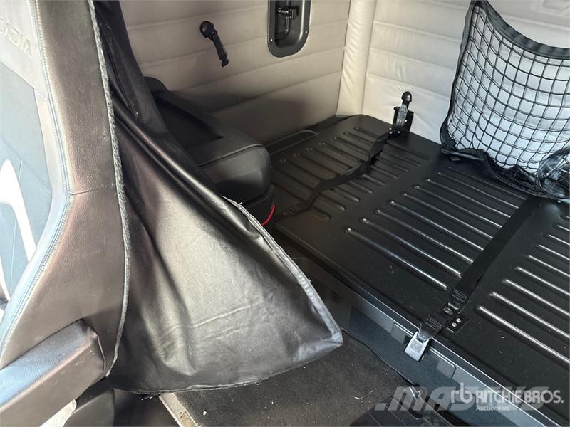 Freightliner Cascadia T/A Sleeper Truck Tractor 6x4 T/A Sleeper Tractor Units