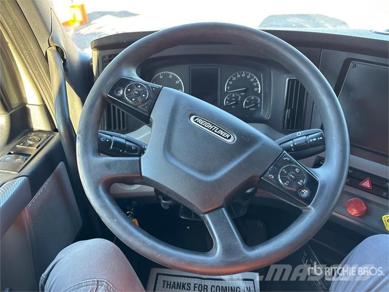 Freightliner Cascadia 126 6x4 T/A Sleeper Truck Tractor وحدات الجر