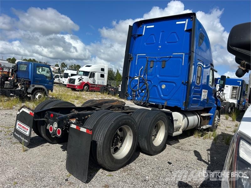 Freightliner Cascadia 125 6x4 T/A Sleeper Truck Tractor Sattelzugmaschinen