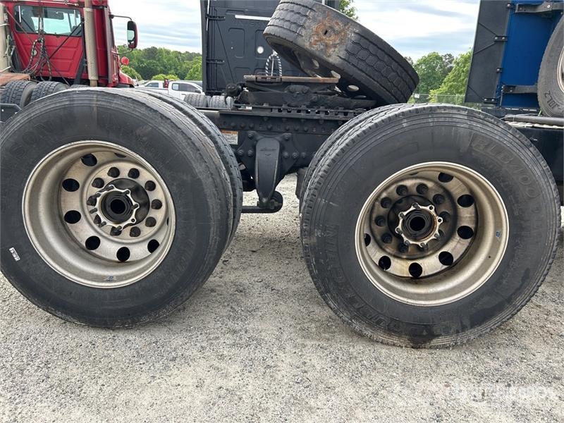 Freightliner Cascadia 126 6x4 T/A Sleeper Truck Tractor (Inoper Motrici e Trattori Stradali