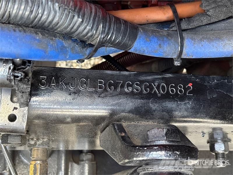 Freightliner Cascadia 125 6x4 T/A Sleeper Truck Tractor Sattelzugmaschinen