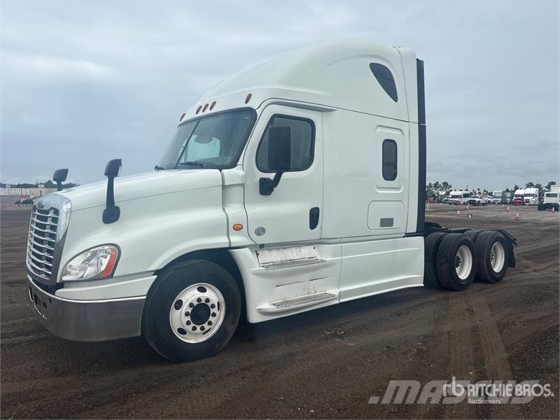 Freightliner Cascadia 125 6x4 T/A Sleeper Truck Tractor Vilcēji
