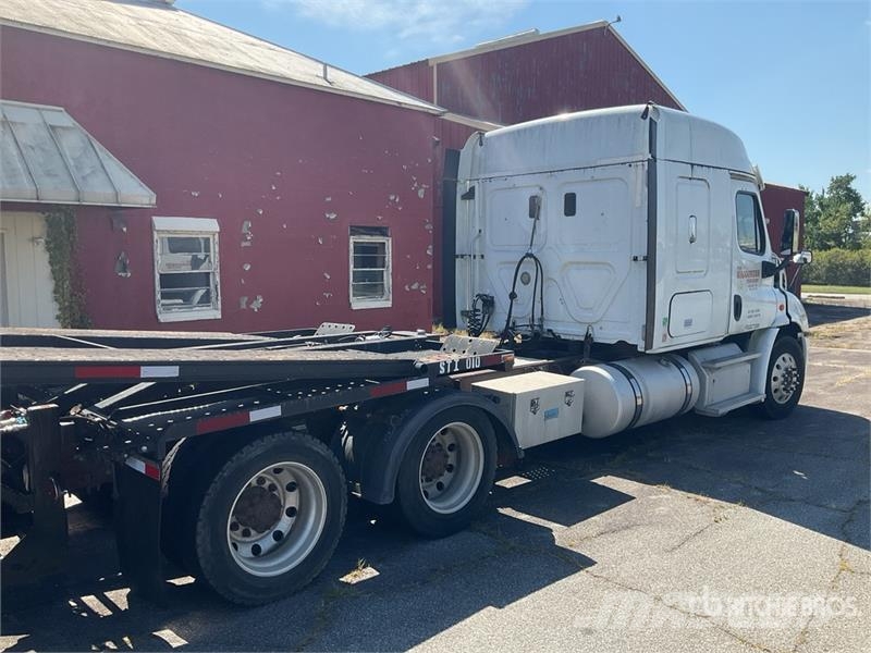 Freightliner Cascadia 113 6x4 Sleeper Car Carrier Truck Evakuatori