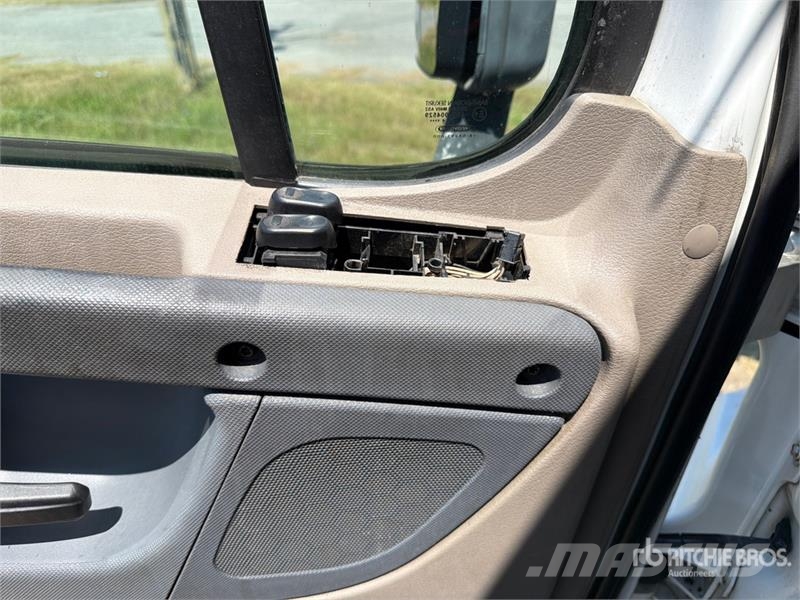 Freightliner Cascadia 113 6x4 Sleeper Car Carrier Truck (Inoper Camiones portacoches