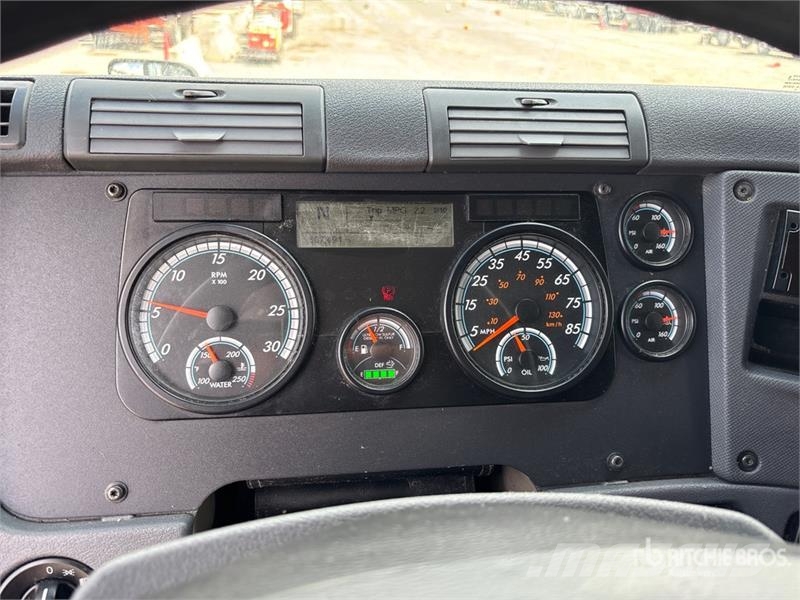 Freightliner Cascadia 125 6x4 T/A Sleeper Truck Tractor Dragbilar