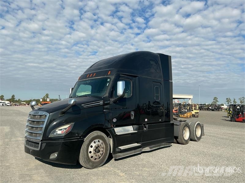 Freightliner Cascadia 126 6x4 T/A Sleeper Truck Tractor Camiones tractor