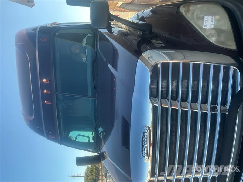 Freightliner Cascadia 125 6x4 T/A Sleeper Truck Tractor Тягачі