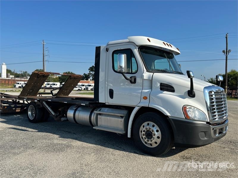 Freightliner Cascadia 113 T/A Car Carrier Truck Autoveokid