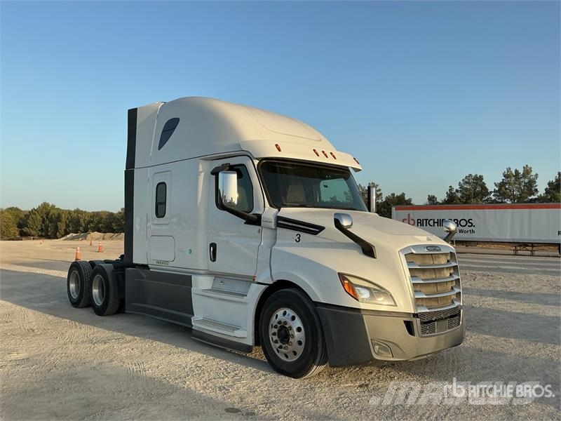 Freightliner Cascadia 126 6x4 T/A Sleeper Truck Tractor (Inoper Tegljači