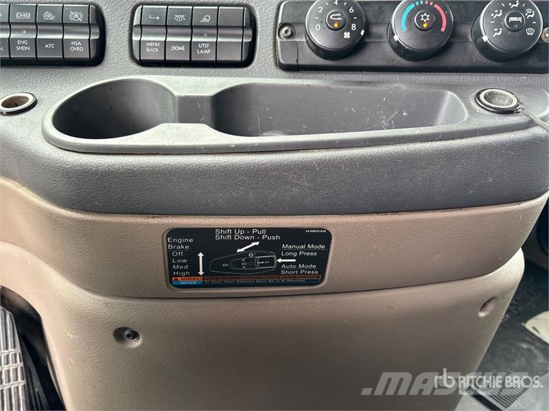 Freightliner Cascadia 125 6x4 T/A Sleeper Truck Tractor Naudoti vilkikai