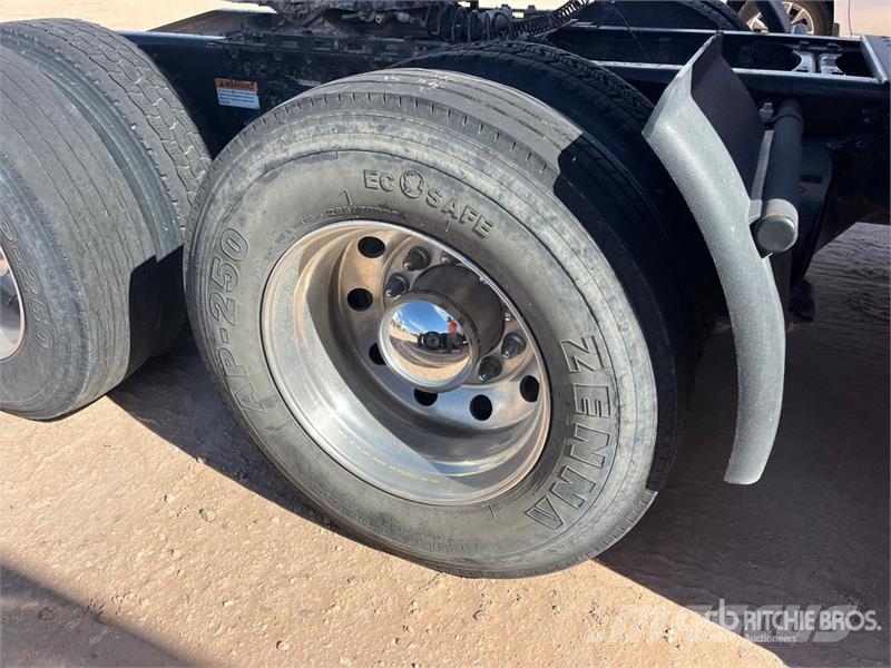 Freightliner Cascadia 126 Autotractoare