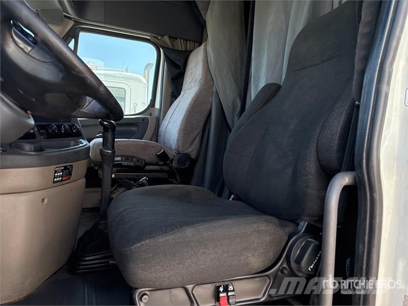 Freightliner Cascadia 125 6x4 T/A Sleeper Truck Tractor Sattelzugmaschinen
