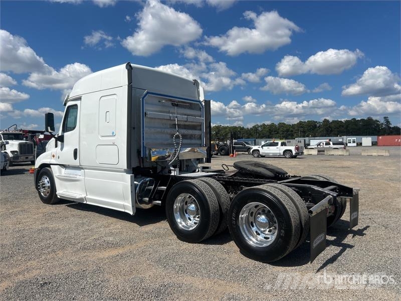 Freightliner Cascadia 125 6x4 T/A Sleeper Truck Tractor Nyergesvontatók