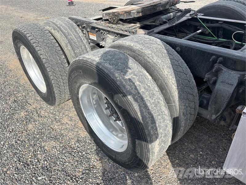 Freightliner Cascadia 125 6x4 T/A Sleeper Truck Tractor Седельные тягачи