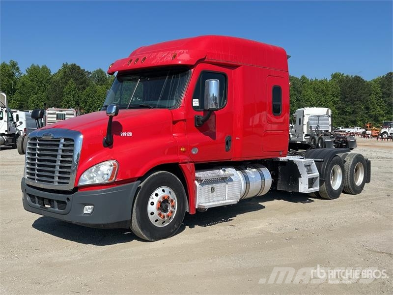 Freightliner Cascadia 125 6x4 6x4 T/A Sleeper Truck Tractor Седельные тягачи