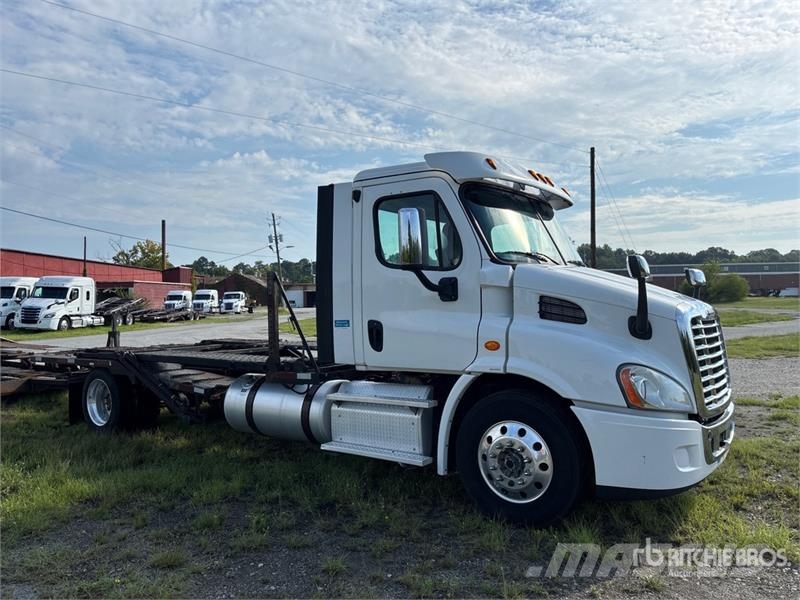 Freightliner Cascadia 113 Camiones portacoches