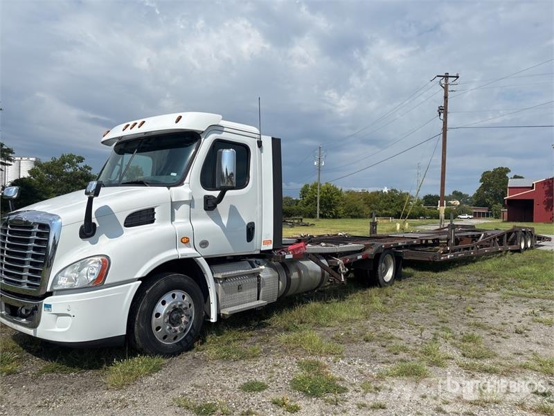 Freightliner Cascadia 113 Camiones portavehículos