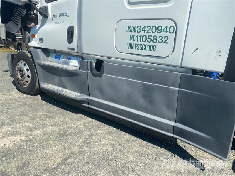 Freightliner Cascadia 125 6x4 T/A Sleeper Truck Tractor Cabezas tractoras