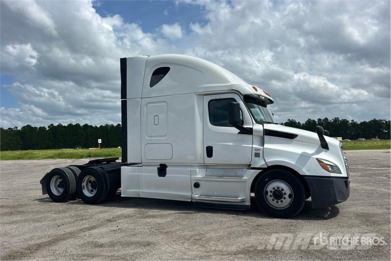 Freightliner Cascadia 126 6x4 T/A Sleeper Truck Tractor Trekkers