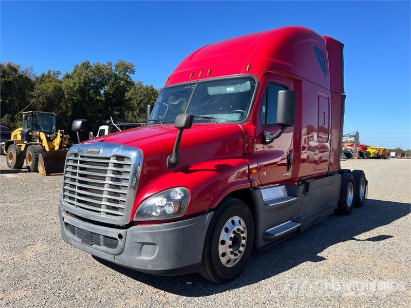 Freightliner Cascadia 125 6x4 T/A Sleeper Truck Tractor Sattelzugmaschinen