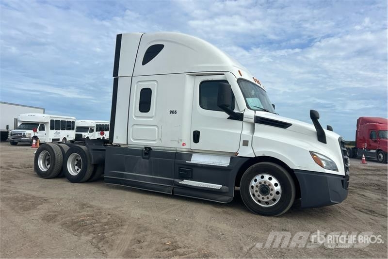 Freightliner Cascadia 126 6x4 T/A Sleeper Truck Tractor Vilcēji