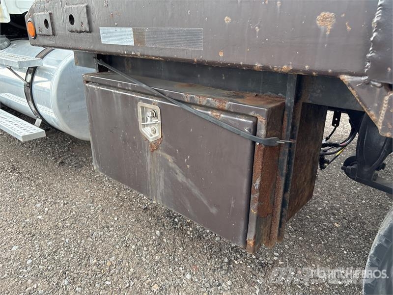 Freightliner Cascadia 113 6x4 Sleeper Car Carrier Truck Evakuatori