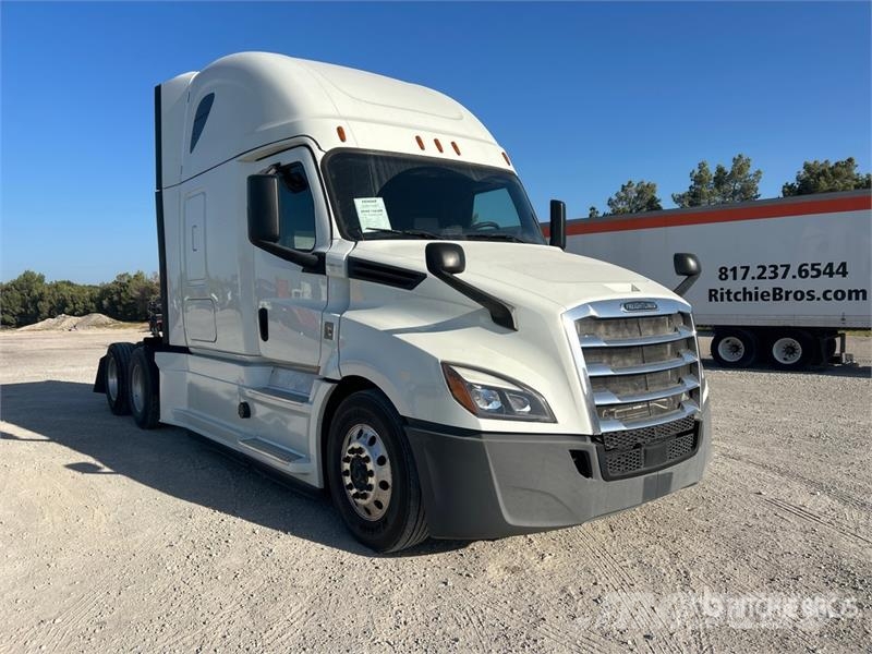 Freightliner Cascadia 126 6x4 T/A Sleeper Truck Tractor Tegljači