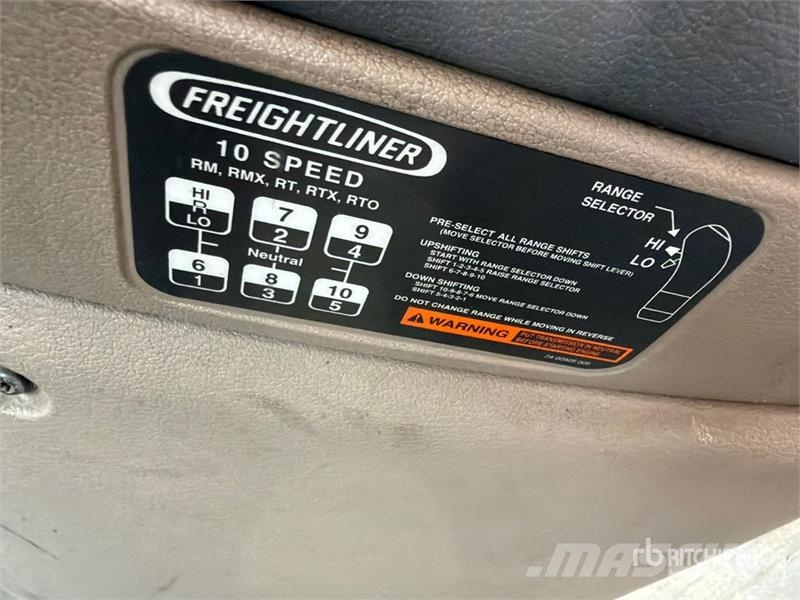 Freightliner Cascadia 113 6x4 Sleeper Car Carrier Truck Trasportatore per veicoli