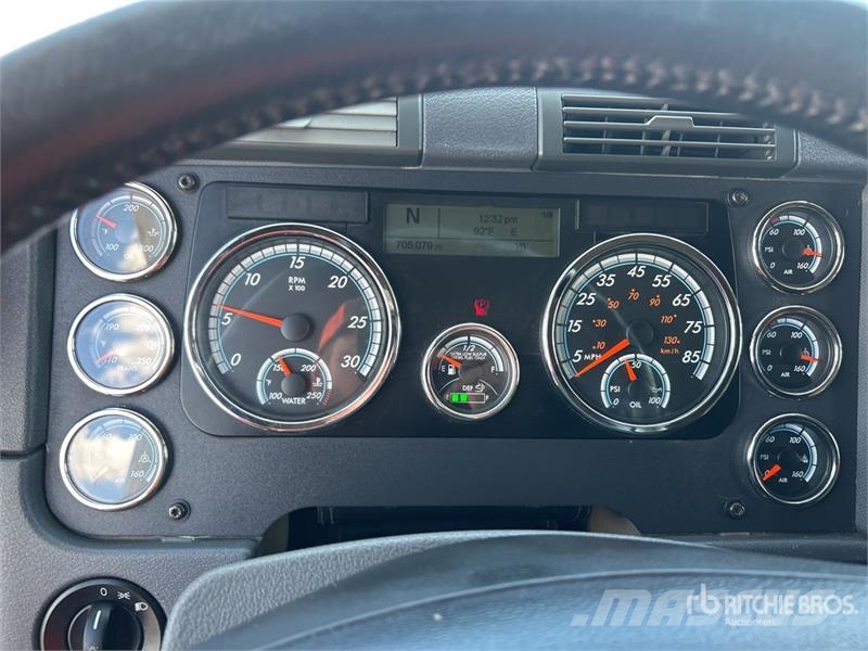Freightliner Cascadia 125 6x4 T/A Sleeper Truck Tractor Nyergesvontatók