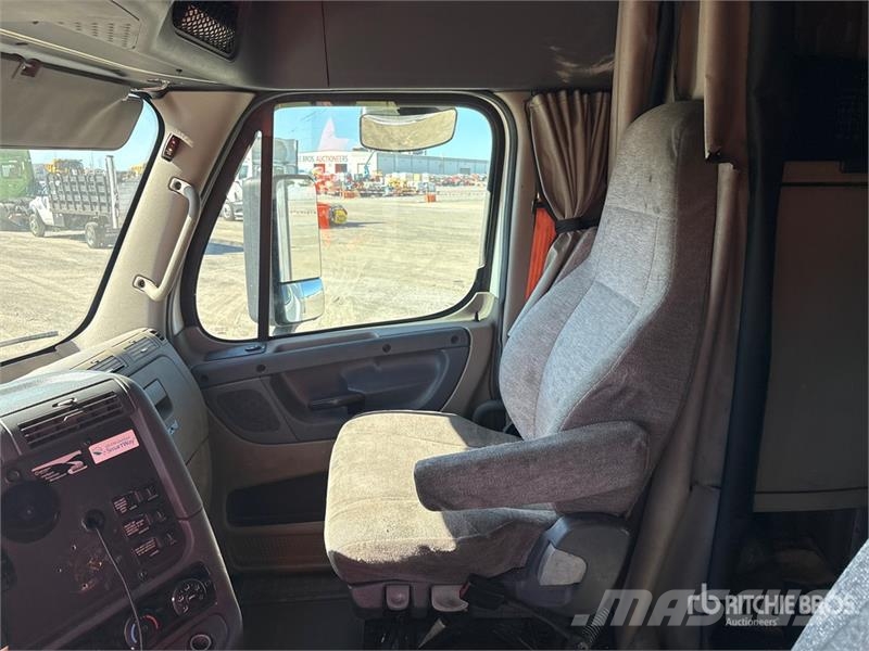 Freightliner Cascadia 125 T/A Sleeper Truck Tractor Vilcēji