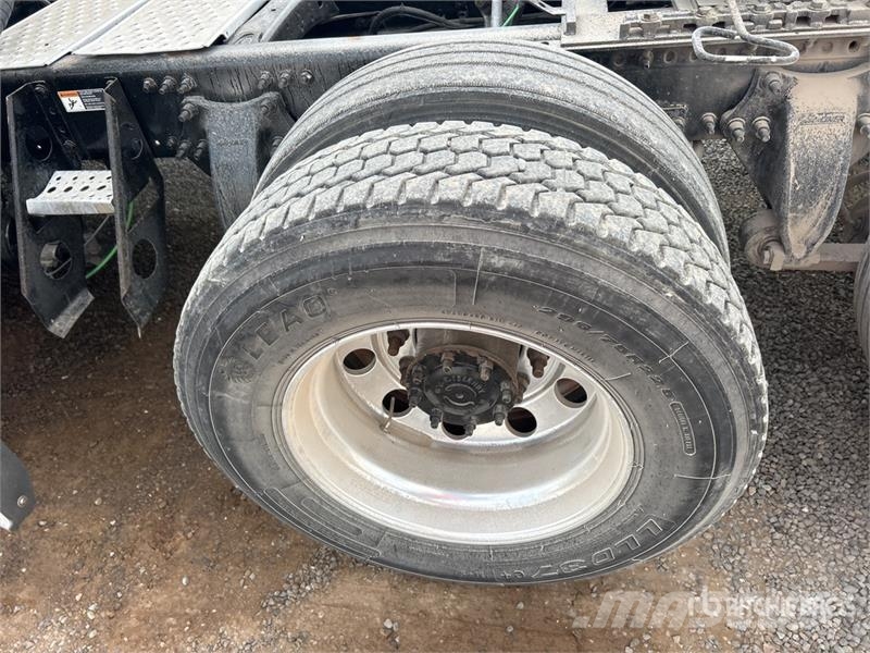 Freightliner Cascadia 125 6x4 T/A Sleeper Truck Tractor Седельные тягачи