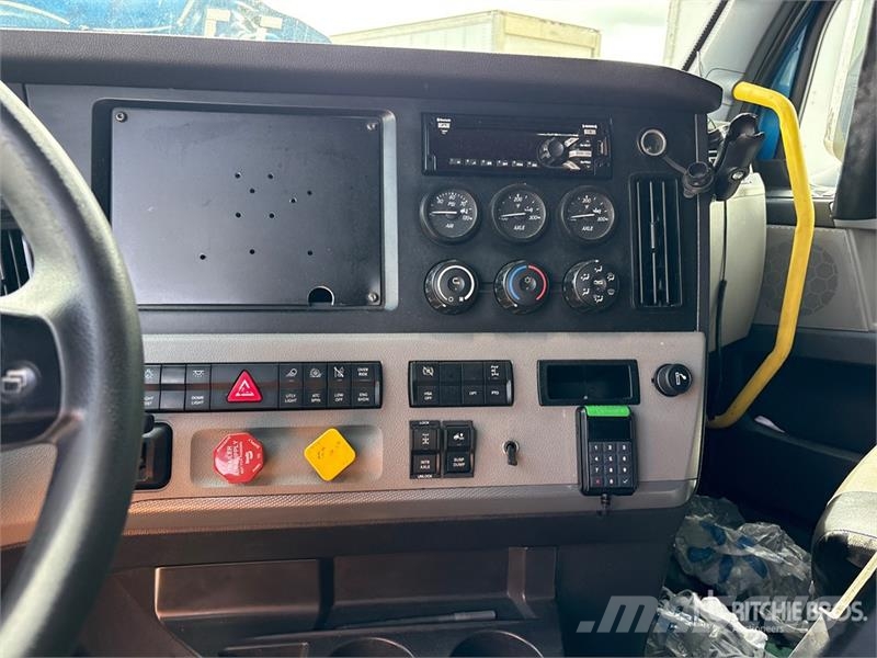 Freightliner Cascadia 126 Седельные тягачи