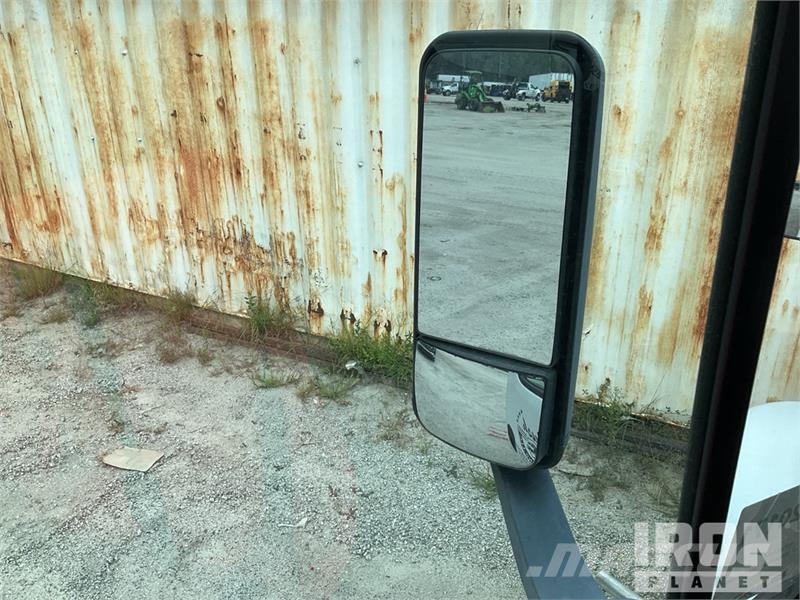 Freightliner Cascadia 125 6x4 T/A Sleeper Truck Tractor Vilcēji