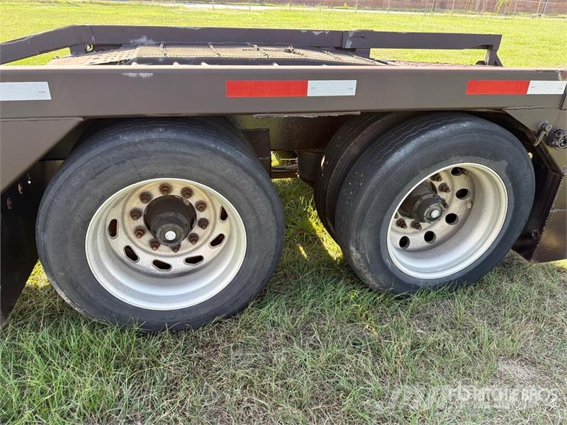 Freightliner Cascadia 113 6x4 Sleeper Car Carrier Truck مركبات النقل